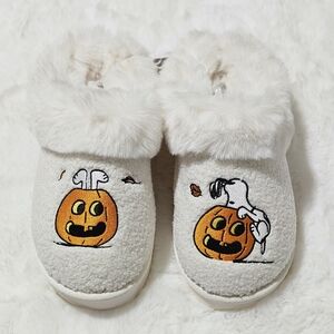 American Eagle Slippers Size 7 Ivory Snoopy Pumpkin Scuff Slippers Peanuts Gift